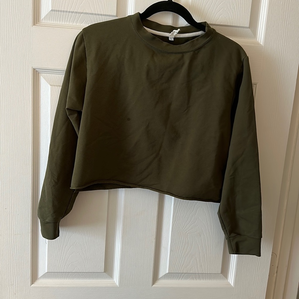 Women’s crop sweater olive green